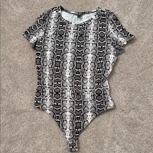 Express Snake Print Short Sleeve Bodysuit - Black & White